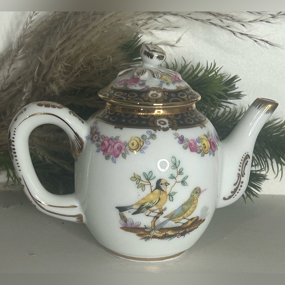 Vintage Franklin Mint Tournay Mini Teapot - Picture 5 of 9